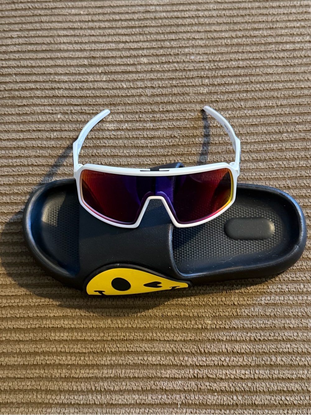 OAKLEY White Sport Sunglasses with Mirrored Purple-Red Lens ONLY WORN ONCE!
